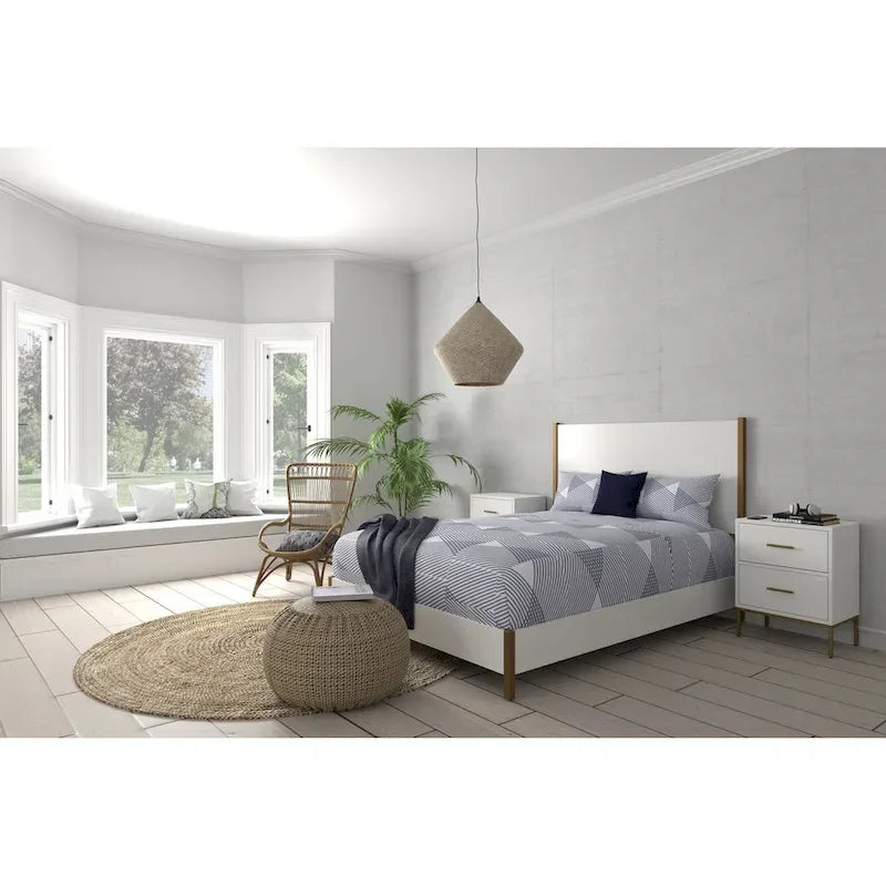 Lit en panneau de bois blanc